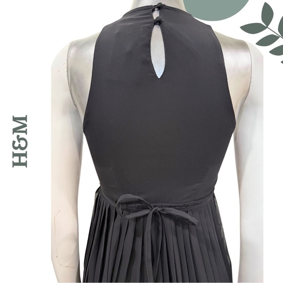 🛍️3/$40 H&M Black Pleated Chiffon Cocktail Dress Sleeveless Little Black Size 2 - Picture 6 of 7